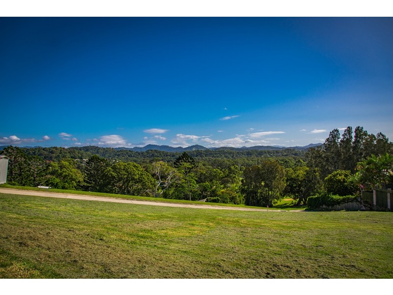 8 Roundhouse Place, Ocean Shores NSW 2483