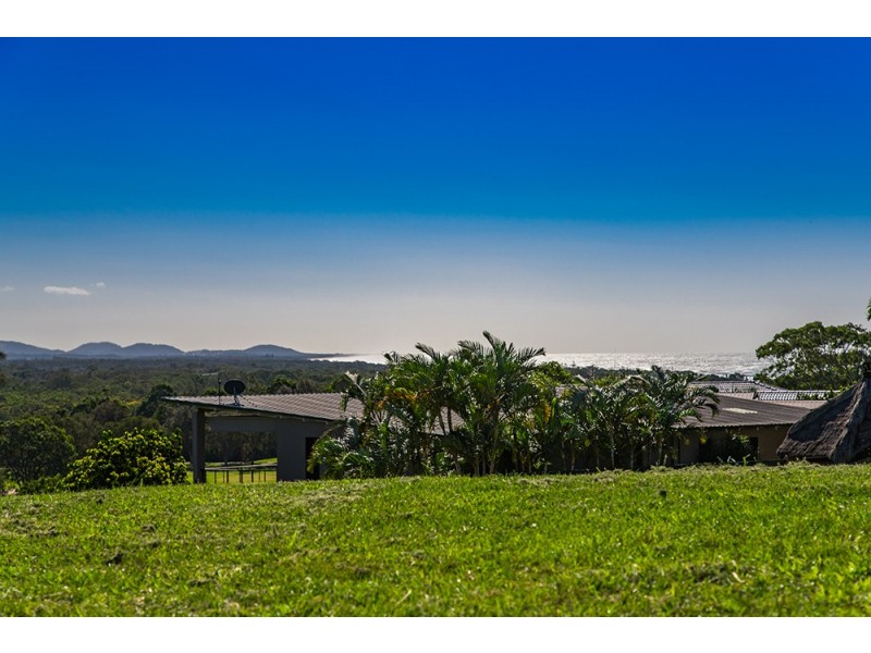 8 Roundhouse Place, Ocean Shores NSW 2483