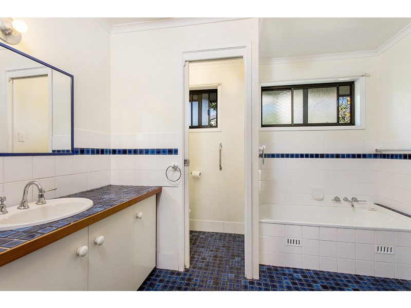 6 Barkala Court, Ocean Shores NSW 2483