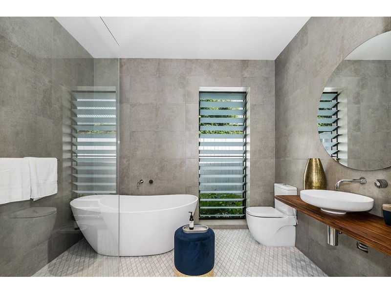 13 Kalemajere Drive, Suffolk Park NSW 2481