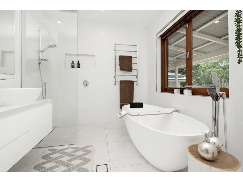 15 Plantation Drive, Ewingsdale NSW 2481