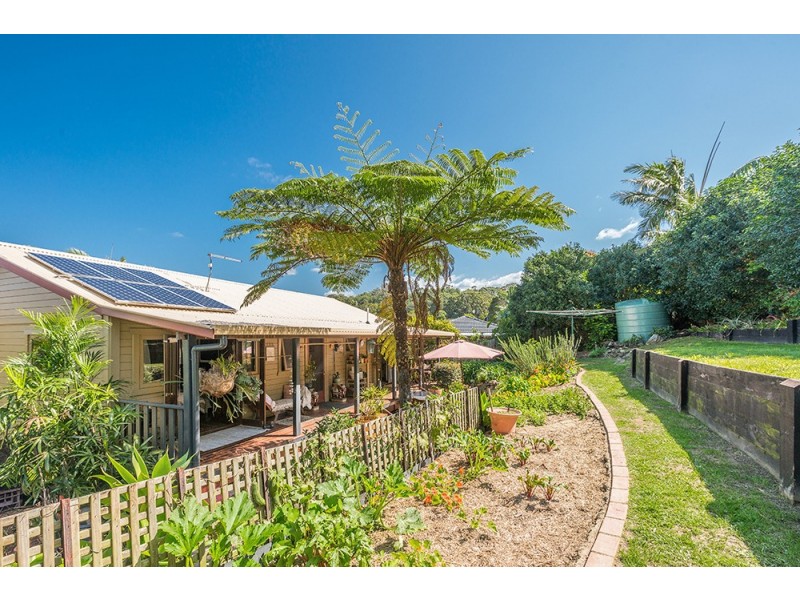 21 Aloota Crescent, Ocean Shores NSW 2483
