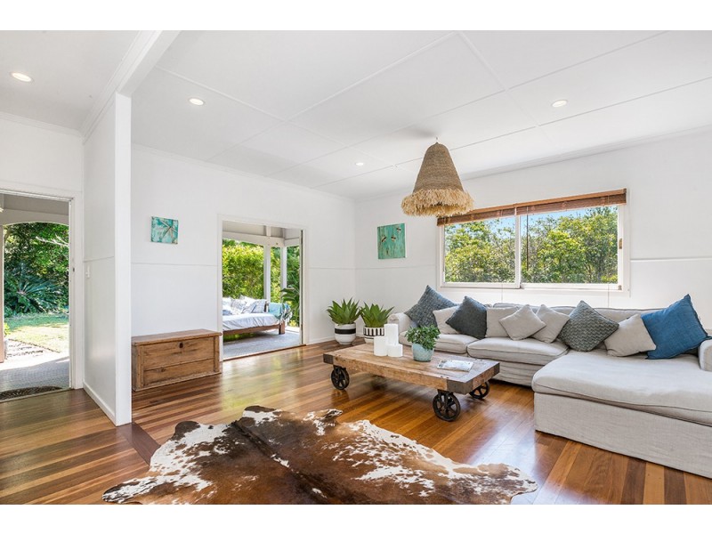 12 Taylors Lake Road, Broken Head NSW 2481