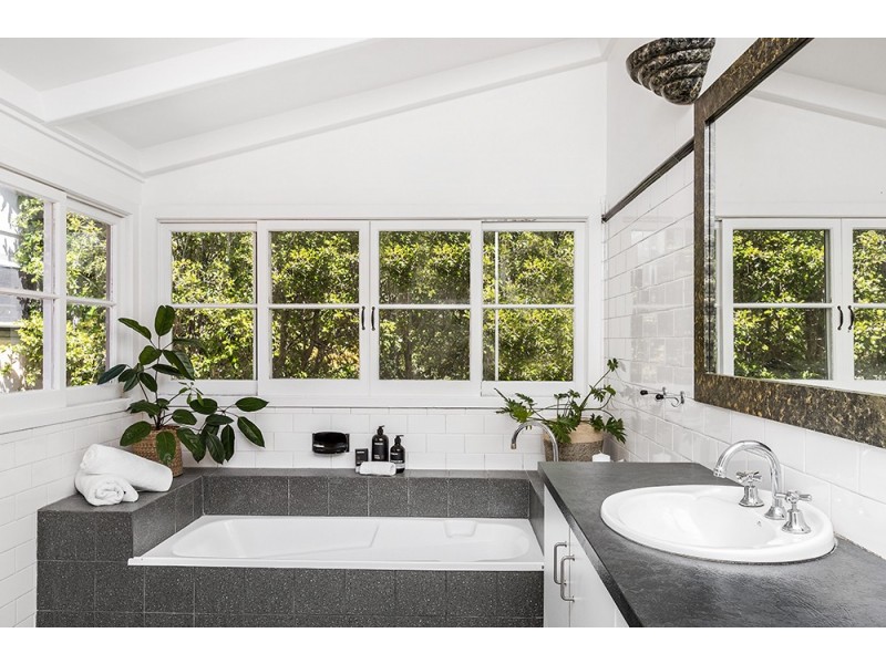 12 Taylors Lake Road, Broken Head NSW 2481