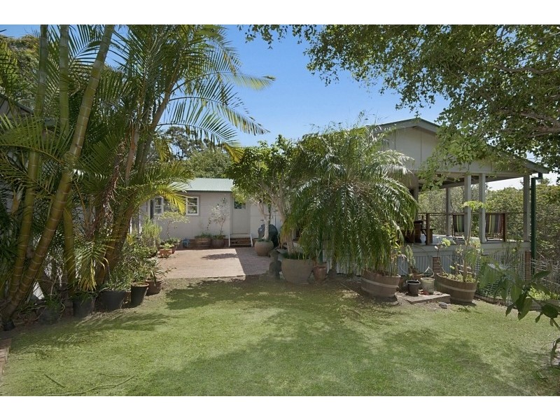 12 Taylors Lake Road, Broken Head NSW 2481