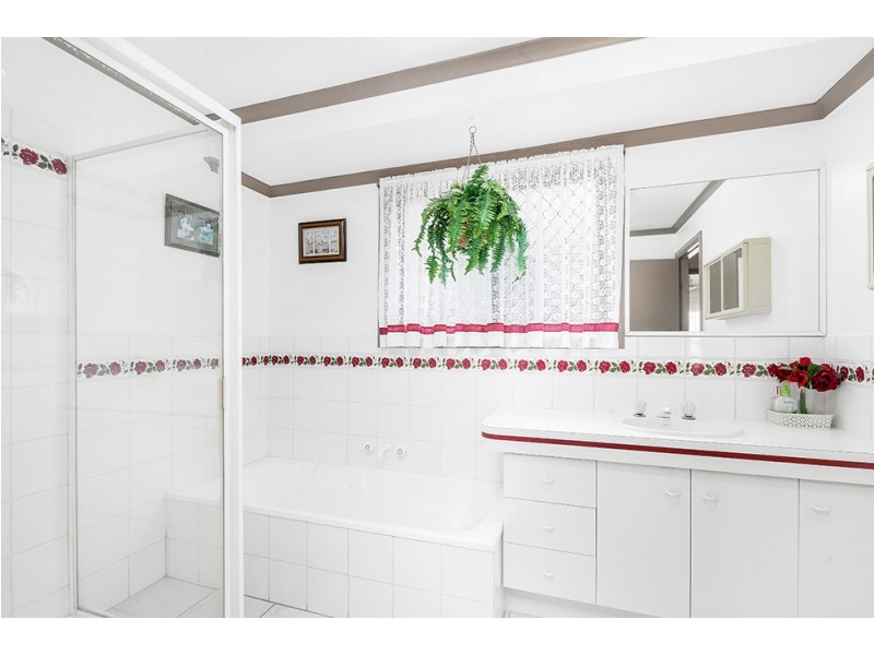 4 Bottlebrush Crescent, Suffolk Park NSW 2481