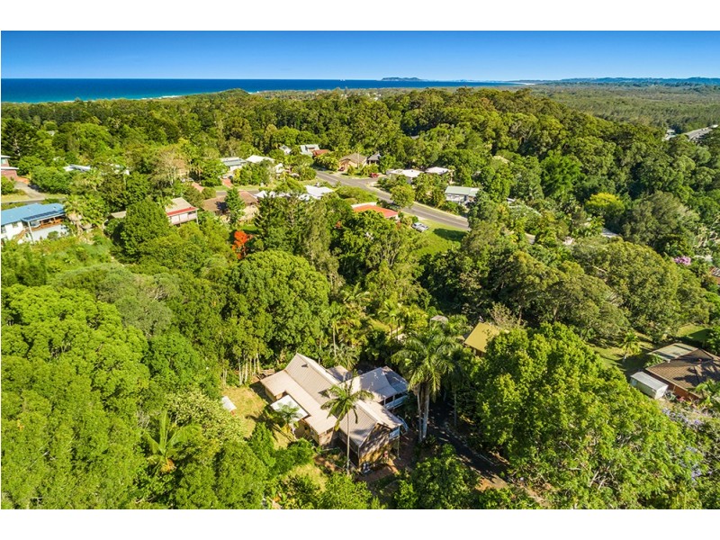 8 Bian Court, Ocean Shores NSW 2483