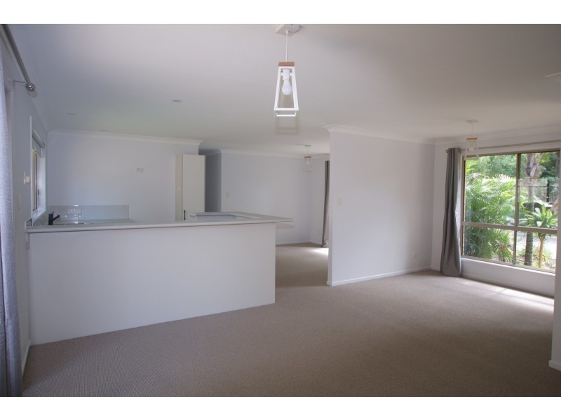 27 Bottlebrush Crescent, Suffolk Park NSW 2481