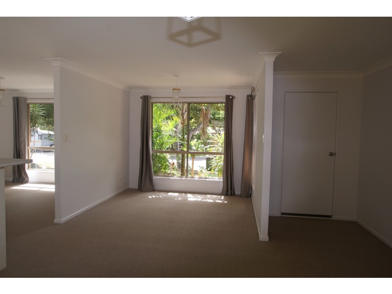 27 Bottlebrush Crescent, Suffolk Park NSW 2481