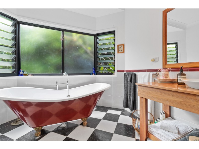 6 Barby Crescent, Bangalow NSW 2479