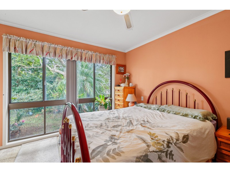 11 Gibingbell Close, Ocean Shores NSW 2483