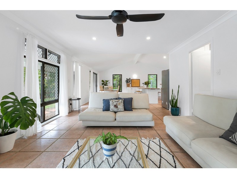 27 Bulgoon Crescent, Ocean Shores NSW 2483