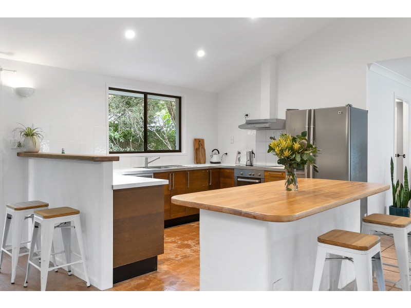 27 Bulgoon Crescent, Ocean Shores NSW 2483