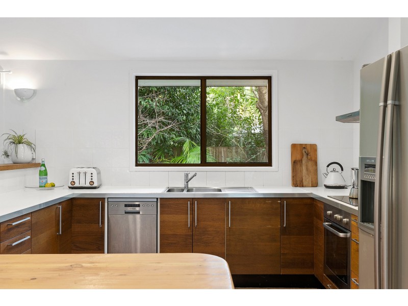 27 Bulgoon Crescent, Ocean Shores NSW 2483