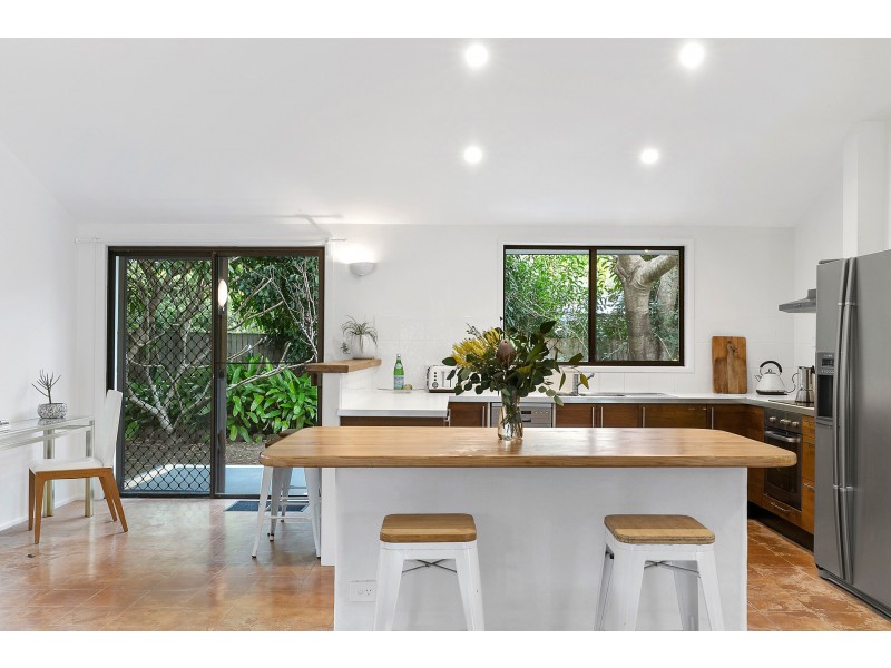 27 Bulgoon Crescent, Ocean Shores NSW 2483