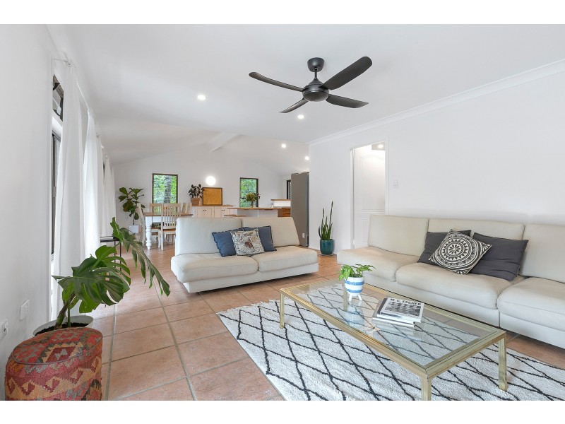 27 Bulgoon Crescent, Ocean Shores NSW 2483