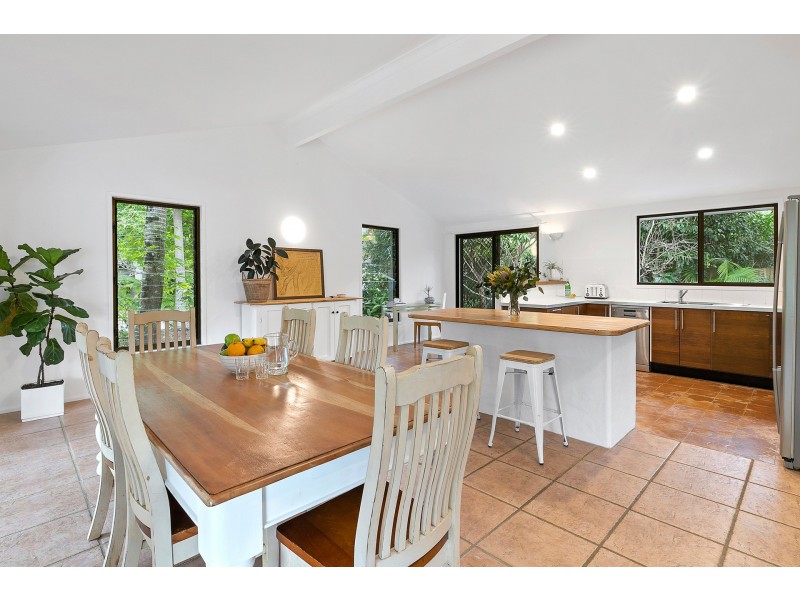 27 Bulgoon Crescent, Ocean Shores NSW 2483