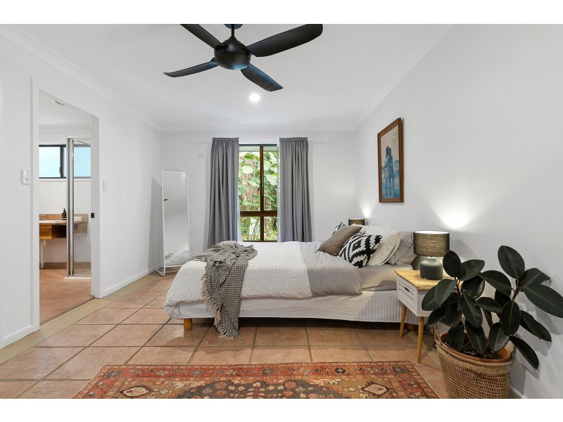 27 Bulgoon Crescent, Ocean Shores NSW 2483