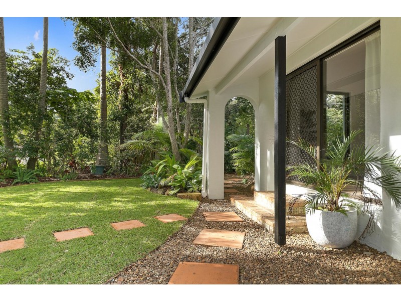 27 Bulgoon Crescent, Ocean Shores NSW 2483