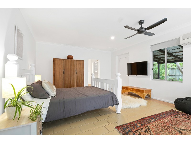 27 Bulgoon Crescent, Ocean Shores NSW 2483