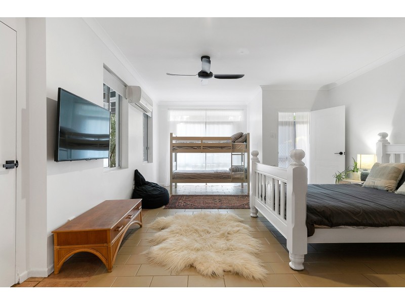 27 Bulgoon Crescent, Ocean Shores NSW 2483