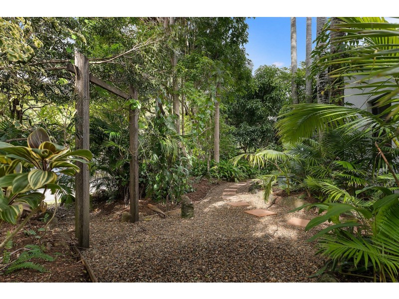 27 Bulgoon Crescent, Ocean Shores NSW 2483