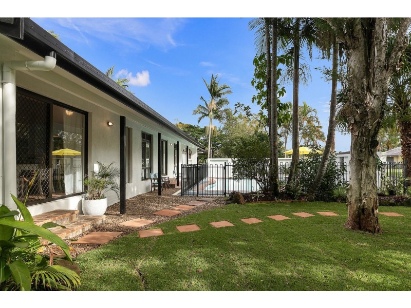 27 Bulgoon Crescent, Ocean Shores NSW 2483