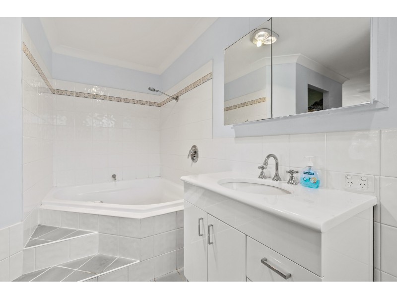 19 Cape Vista Drive, Ewingsdale NSW 2481