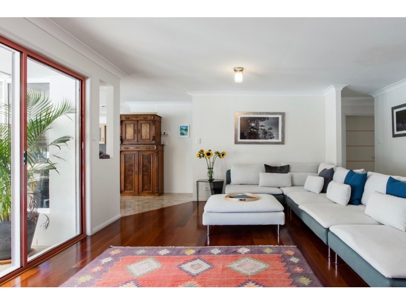 25 Bottlebrush Crescent, Suffolk Park NSW 2481