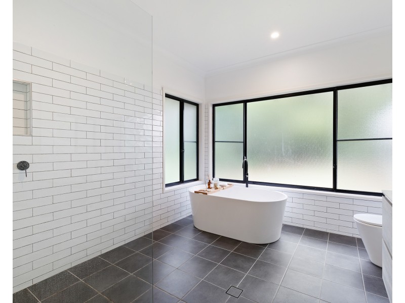 2 Citriadora Drive, Ewingsdale NSW 2481