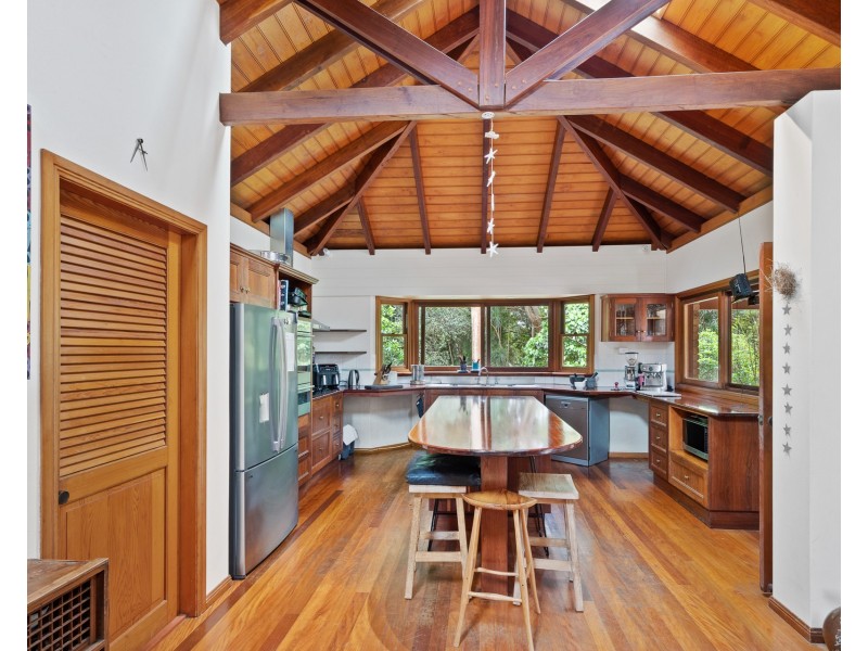 6 Avocado Crescent, Ewingsdale NSW 2481