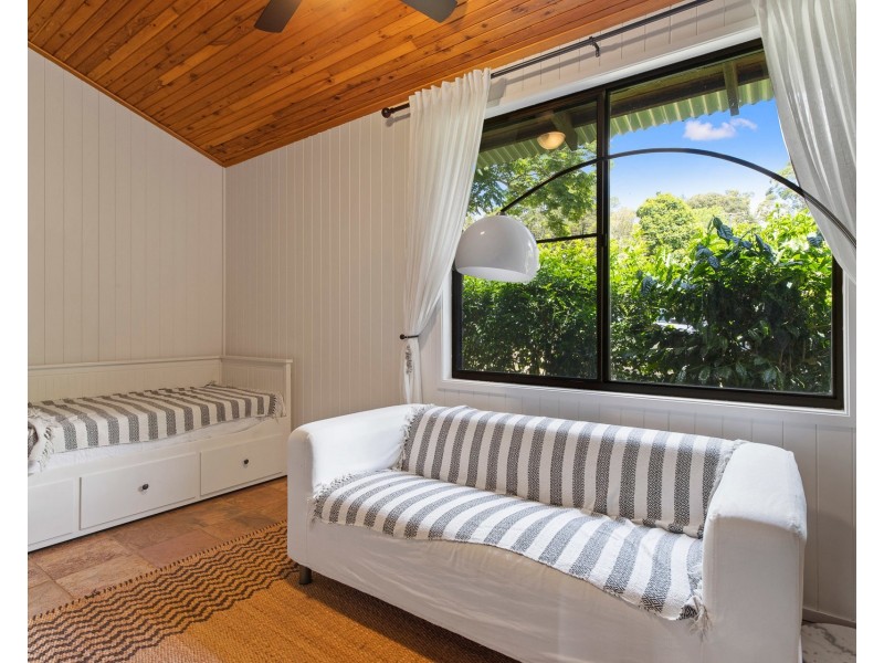 10 Tahra Crescent, Ewingsdale NSW 2481