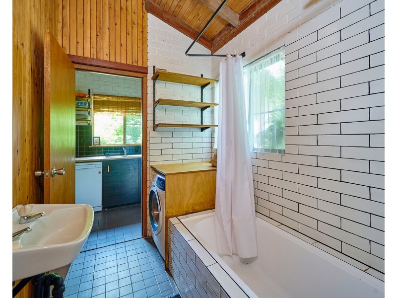 10 Tahra Crescent, Ewingsdale NSW 2481