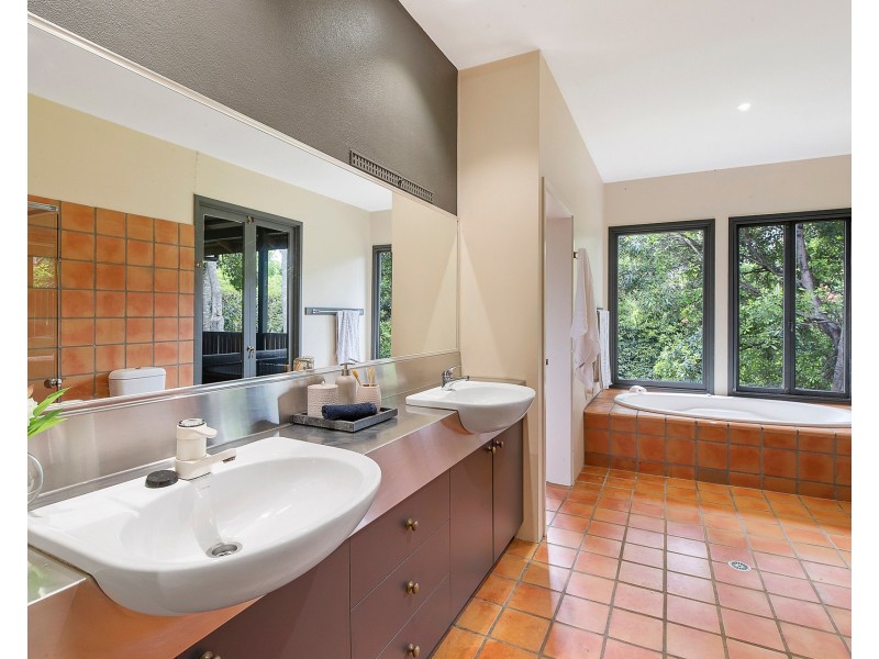 20 Taylors Lane, Ewingsdale NSW 2481