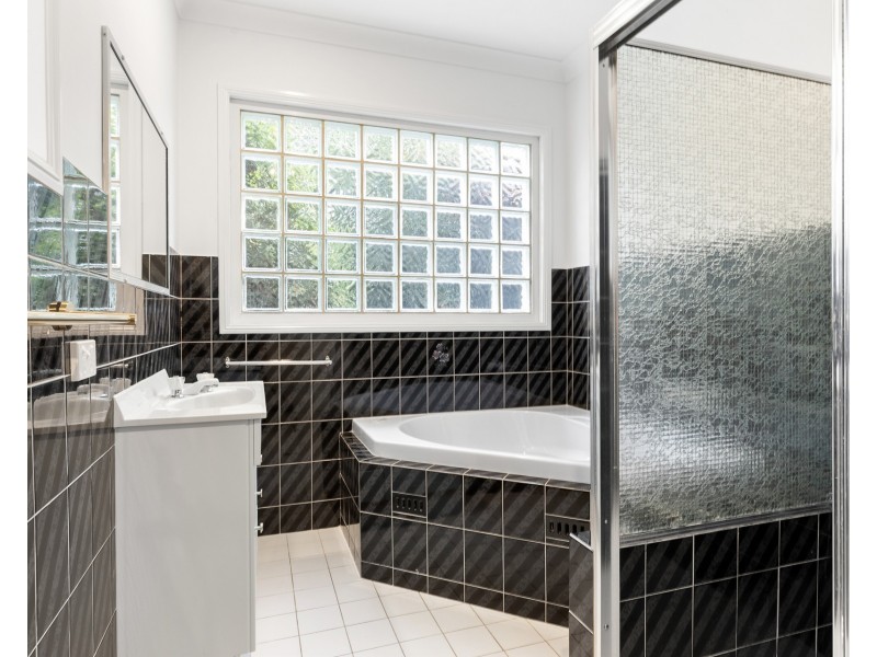 30 Avocado Crescent, Ewingsdale NSW 2481