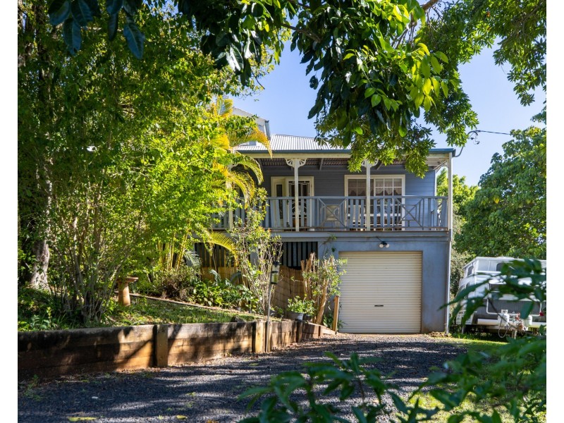 16 Henderson Place, Modanville NSW 2480