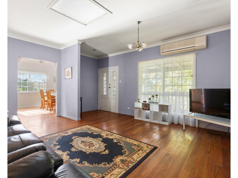 16 Henderson Place, Modanville NSW 2480