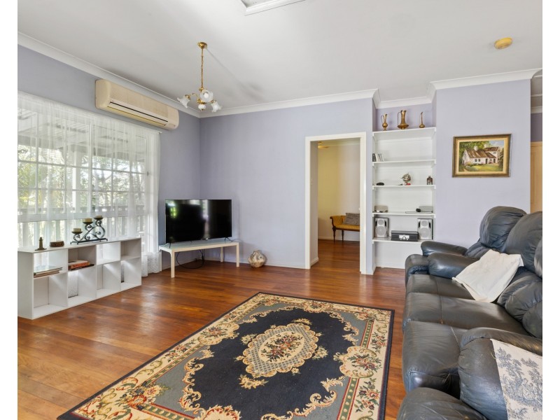 16 Henderson Place, Modanville NSW 2480