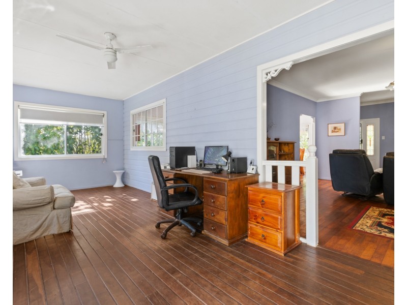 16 Henderson Place, Modanville NSW 2480