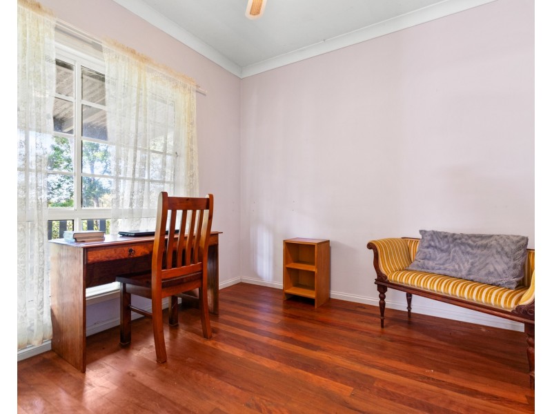 16 Henderson Place, Modanville NSW 2480