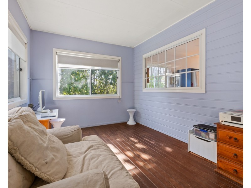 16 Henderson Place, Modanville NSW 2480