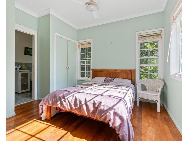 16 Henderson Place, Modanville NSW 2480