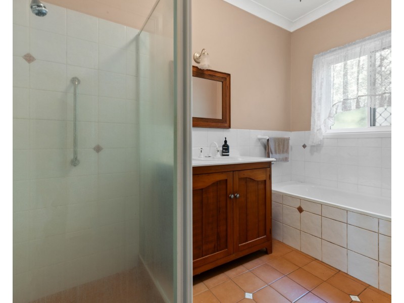 16 Henderson Place, Modanville NSW 2480