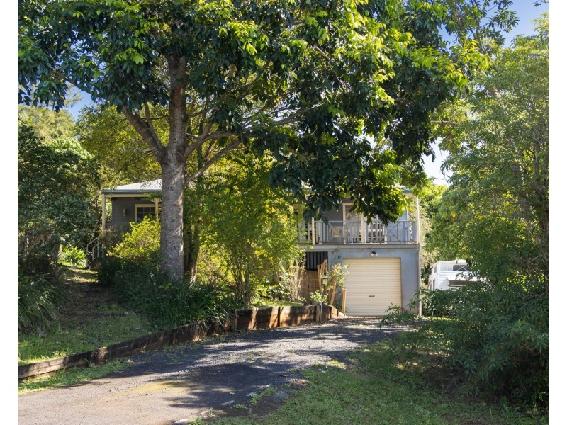 16 Henderson Place, Modanville NSW 2480