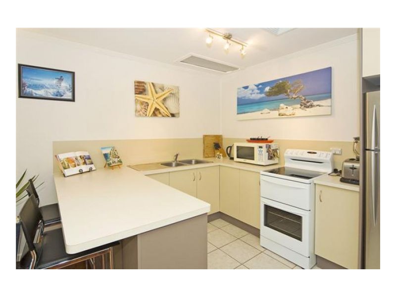 5/16 LANHAM, Coolangatta QLD 4225