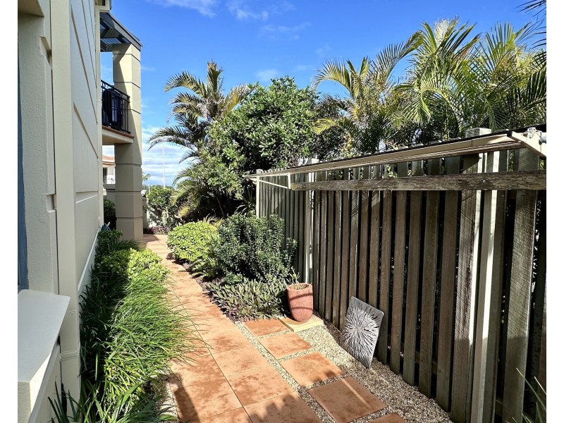 1/1-5 Beachside Way, Yamba NSW 2464