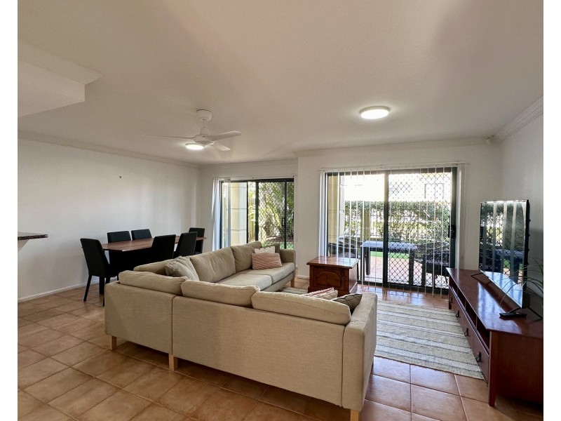 1/1-5 Beachside Way, Yamba NSW 2464