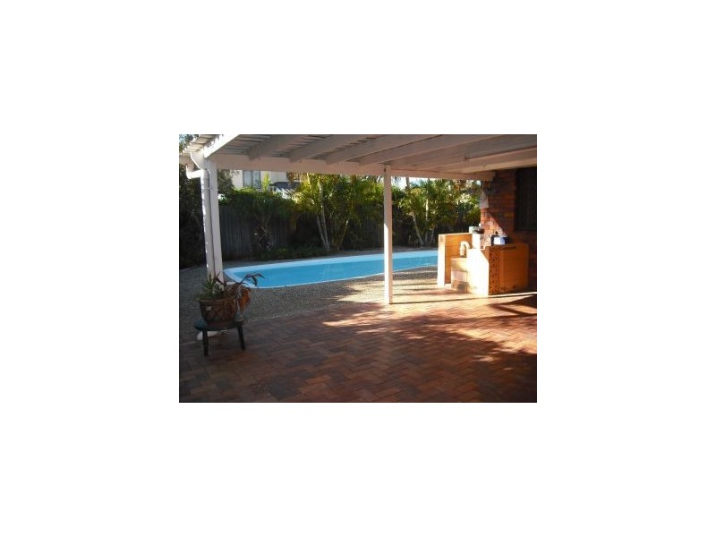 211 Nineteenth Avenue, Palm Beach QLD 4221