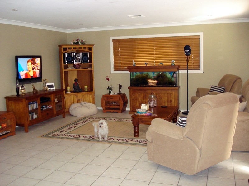 4 Weatherley Avenue, Mermaid Waters QLD 4218