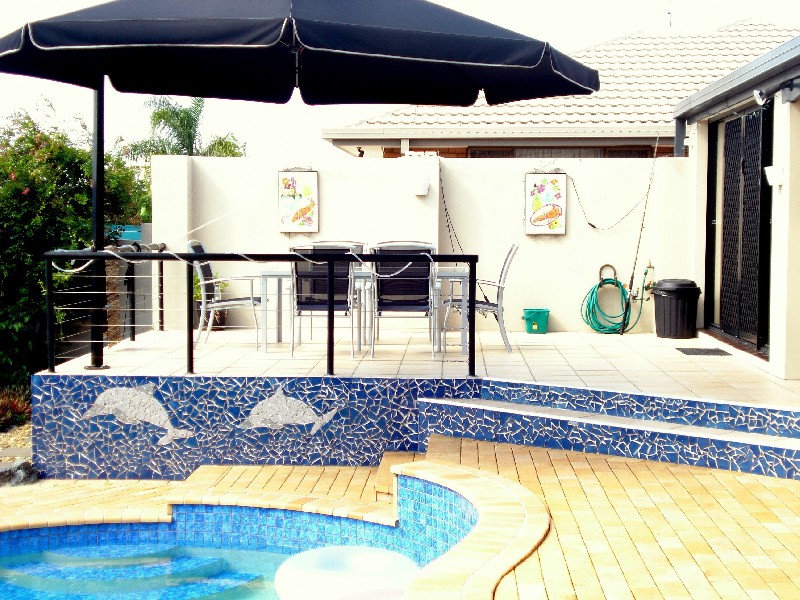 4 Weatherley Avenue, Mermaid Waters QLD 4218